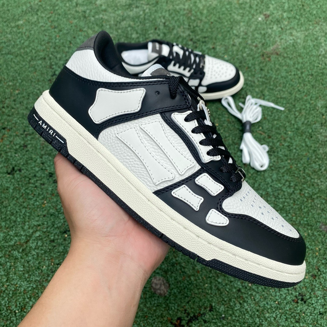 AR1M1 Low-Top Sneaker
