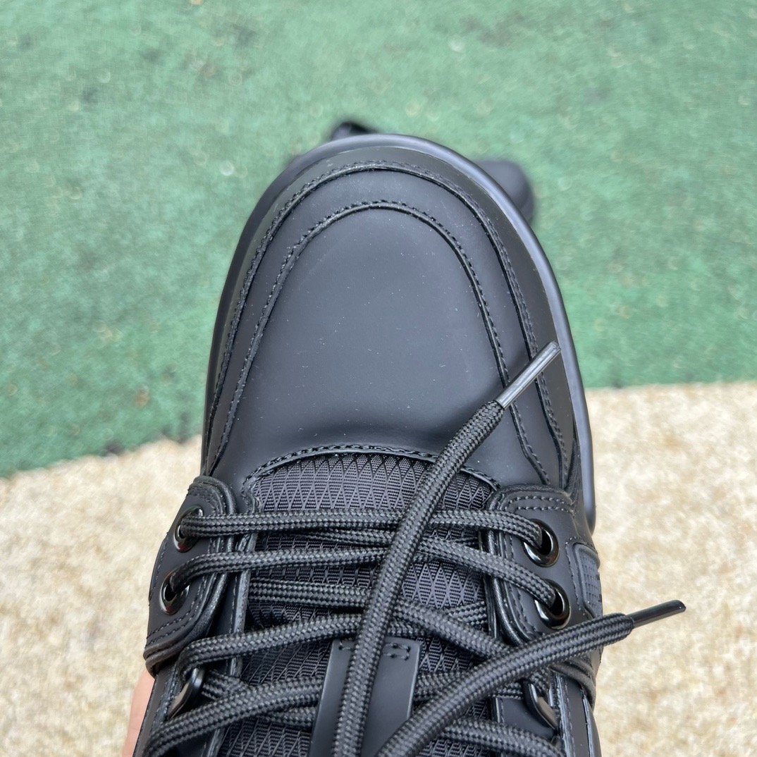 LV TRAINER MAXI all black
