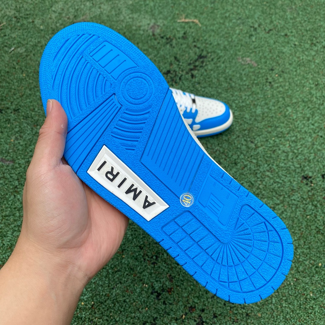 AR1M1 Low-Top Sneaker