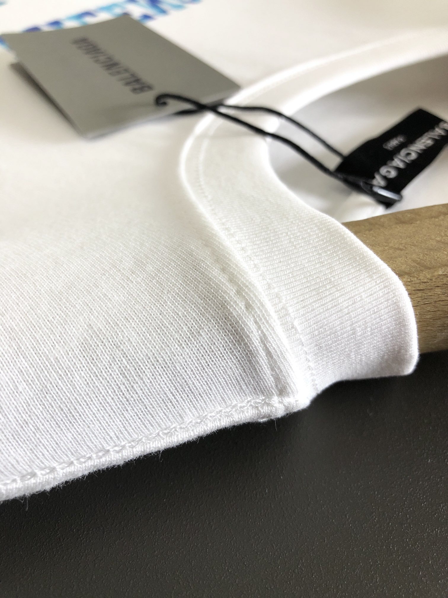 Ba*len*cia*ga t-shirts